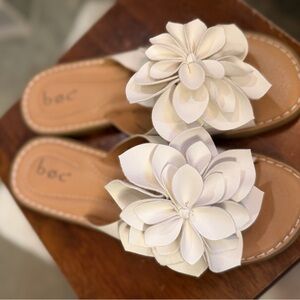 BOC white flower slides; size 8M